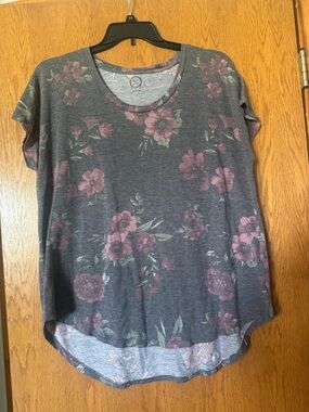 Maurices Charcoal Tee with Dusty Rose Floral Design